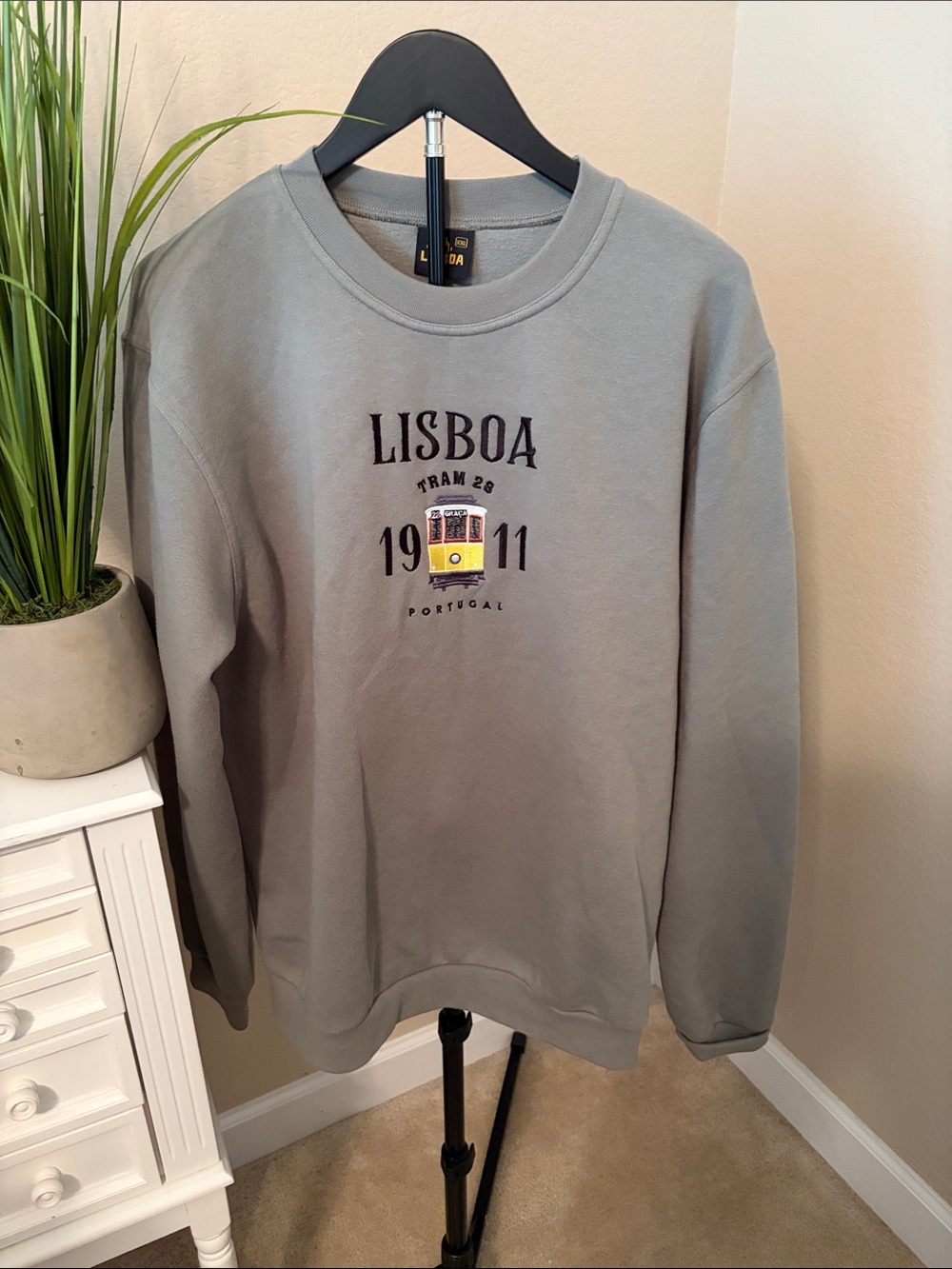 Lisboa Embroidered Grey Crewneck Sweater